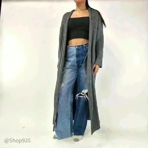 Women's Knit Grey Pattern Sweater cardigan - Picture 2 of 5